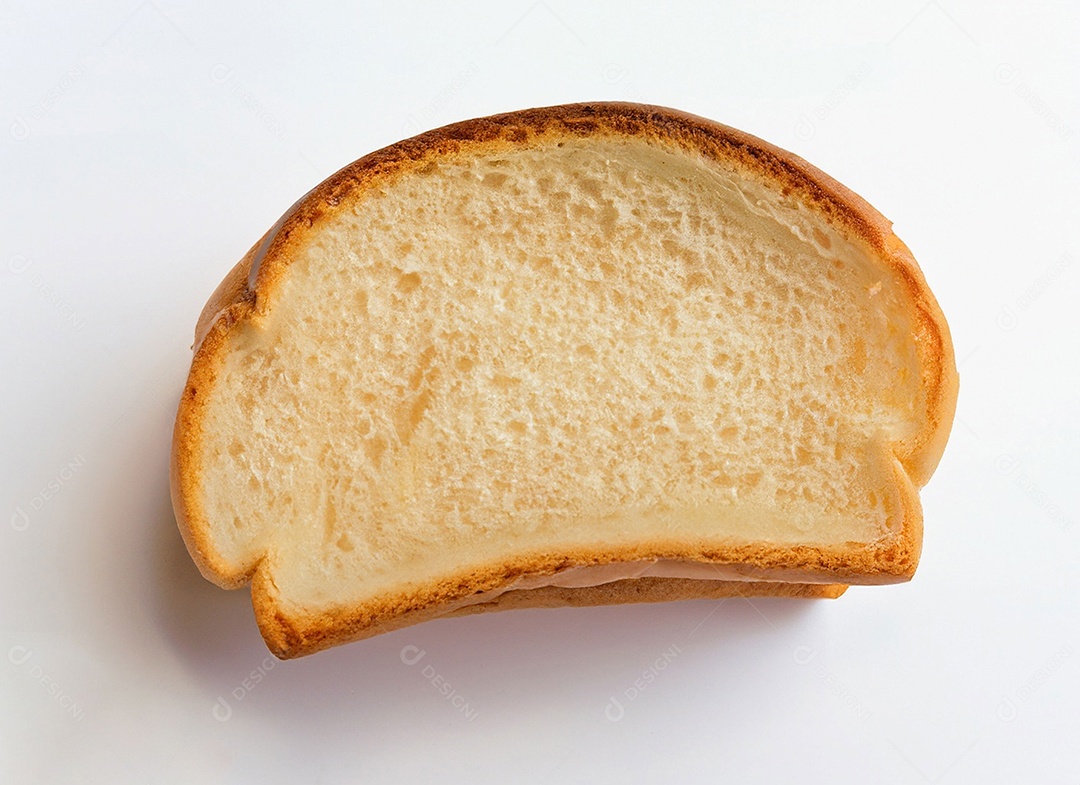 Pão de forma em fatias sobre fundo branco