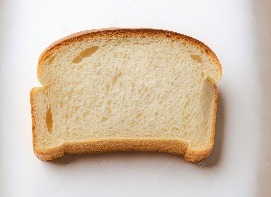 Fatias de pão de forma em fundo branco