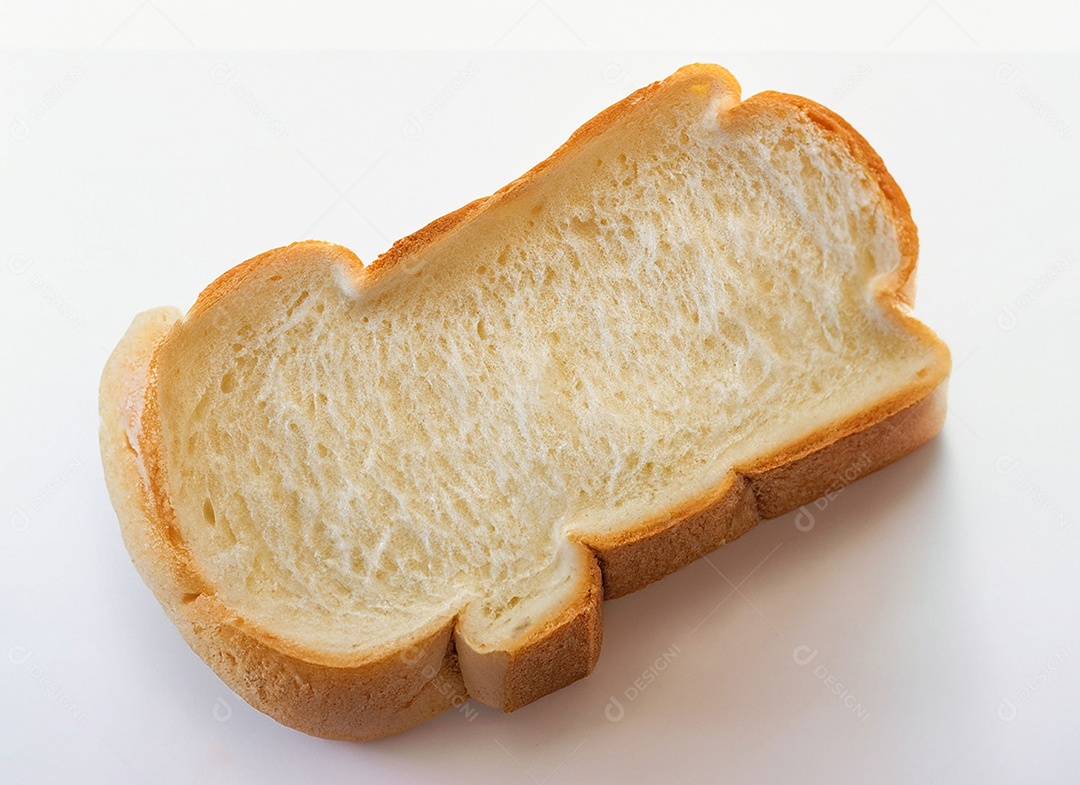 Fatias de pão de forma em fundo branco