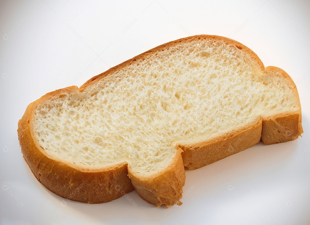 Pão de forma em fatias sobre fundo branco