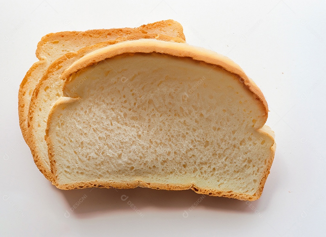 Pão de forma em fatias sobre fundo branco
