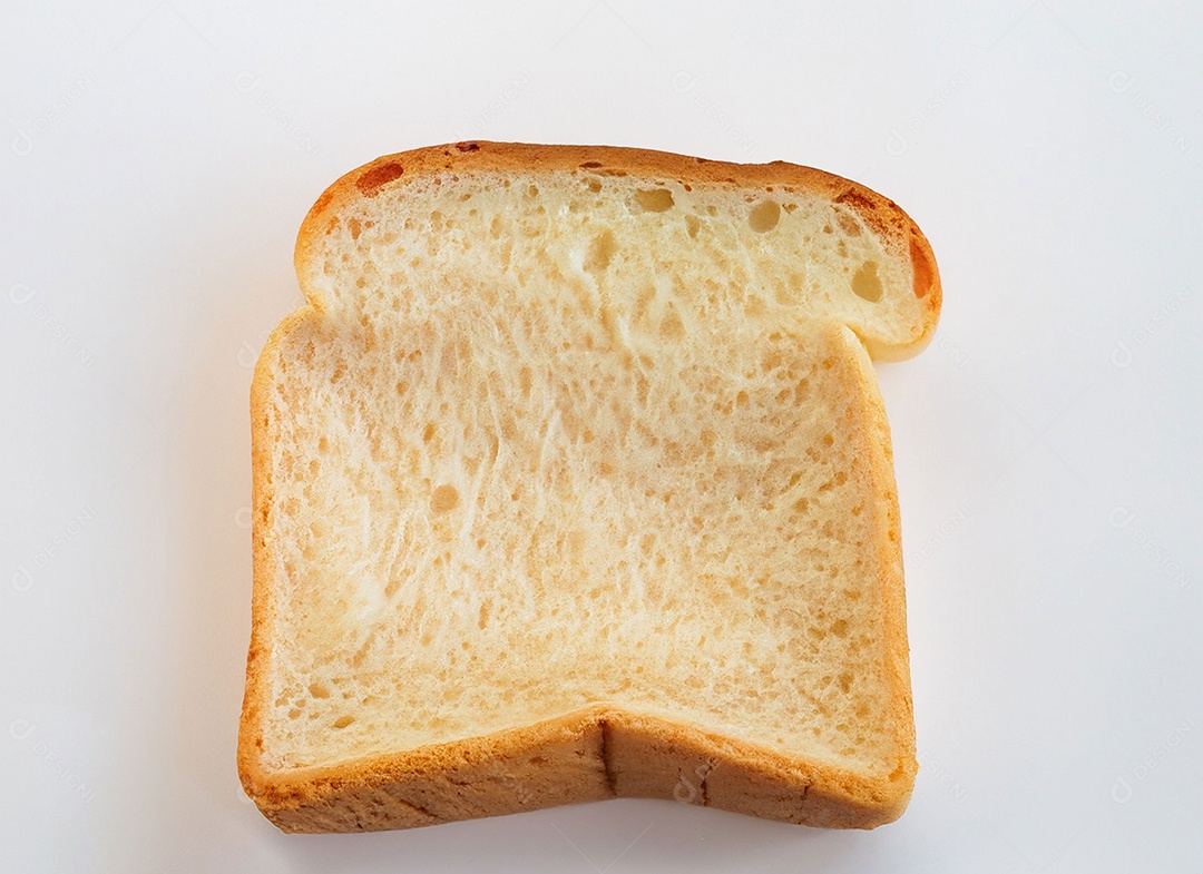 Pão de forma em fatias sobre fundo branco