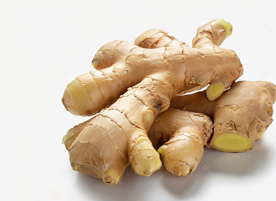 Gengibre em fundo branco