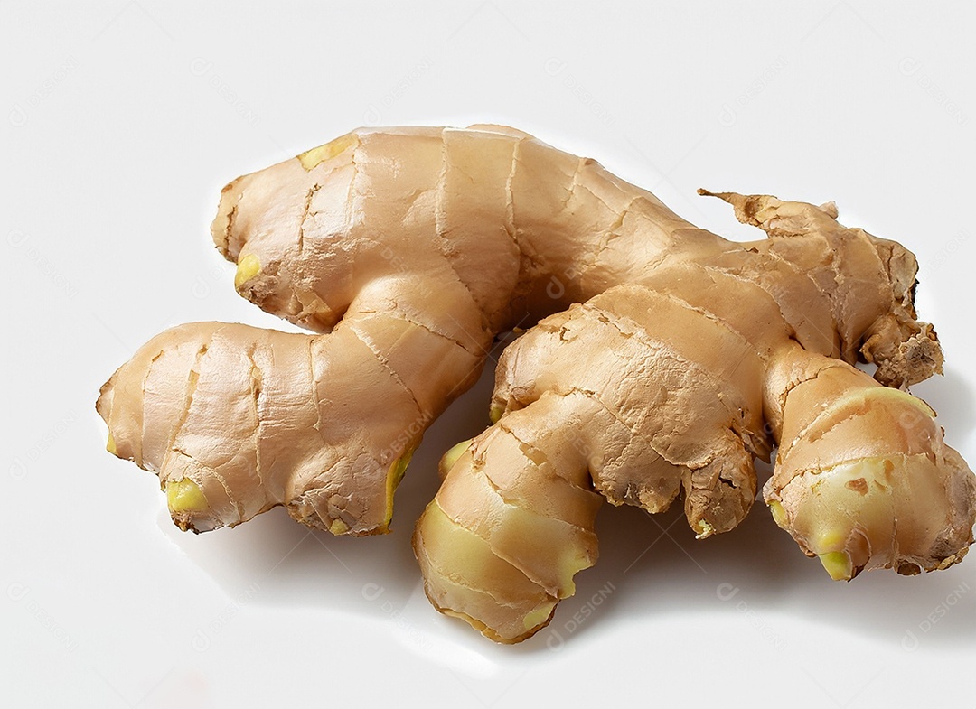 Gengibre em fundo branco