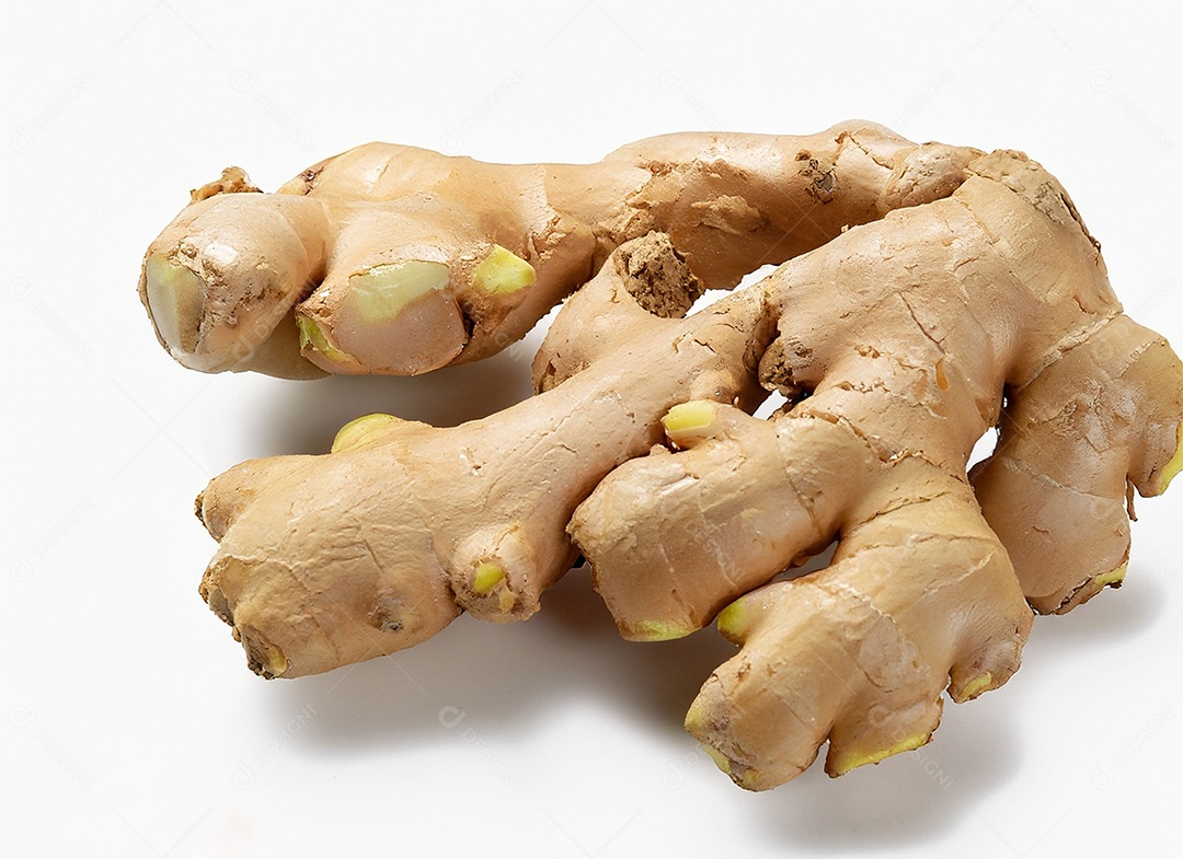 Gengibre em fundo branco