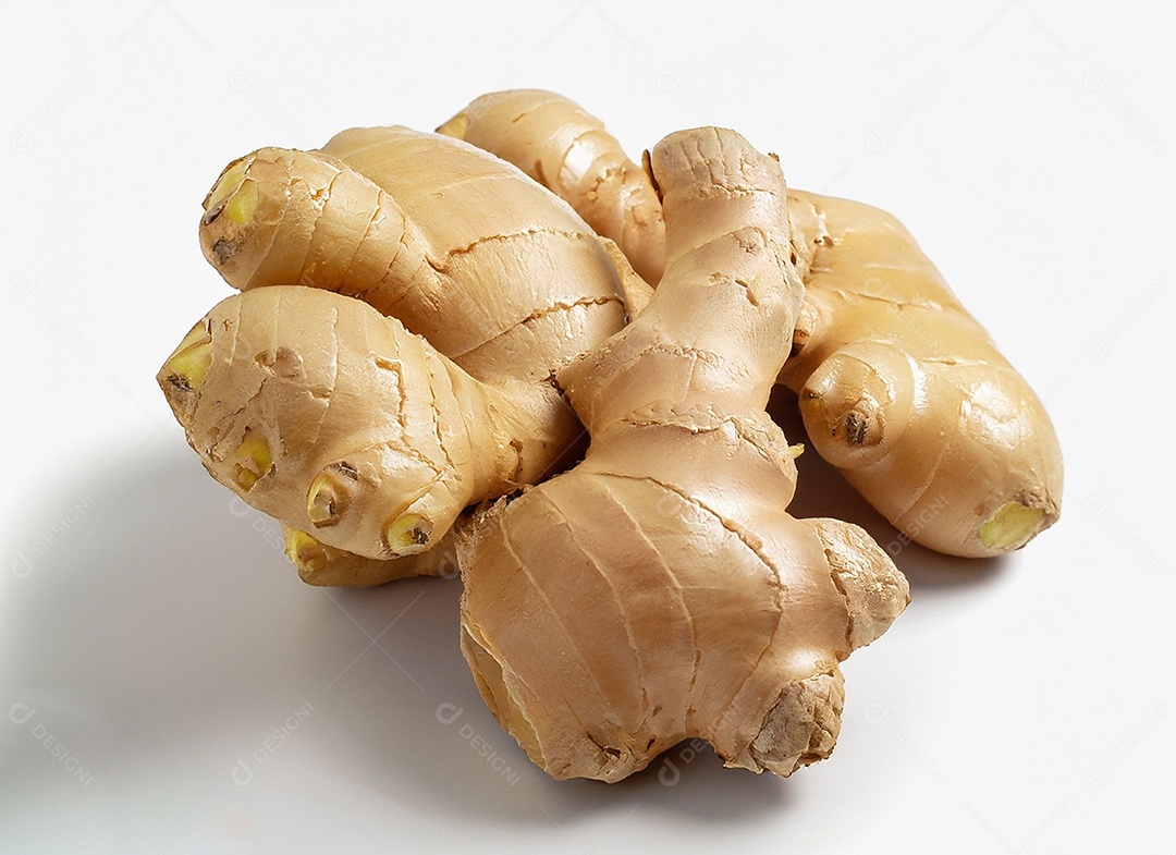 Gengibre em fundo branco