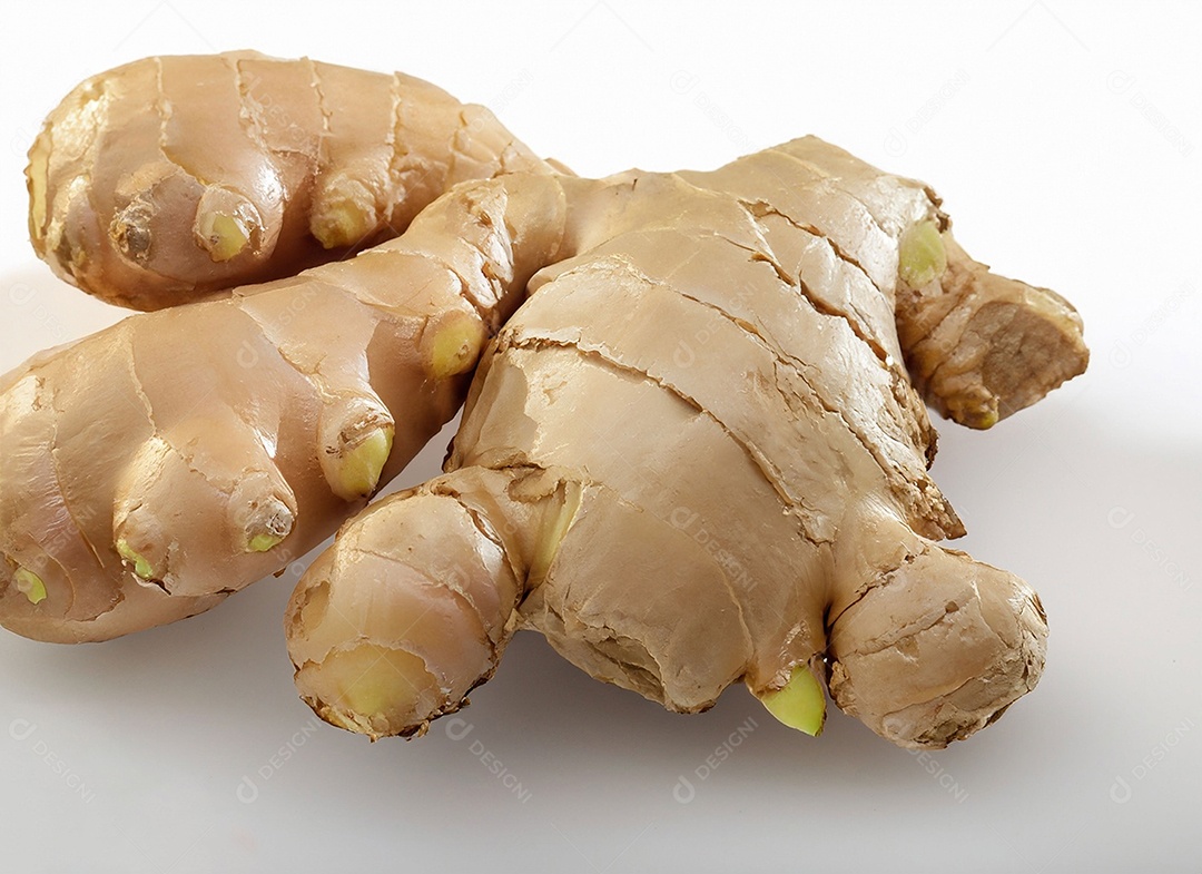 Gengibre em fundo branco