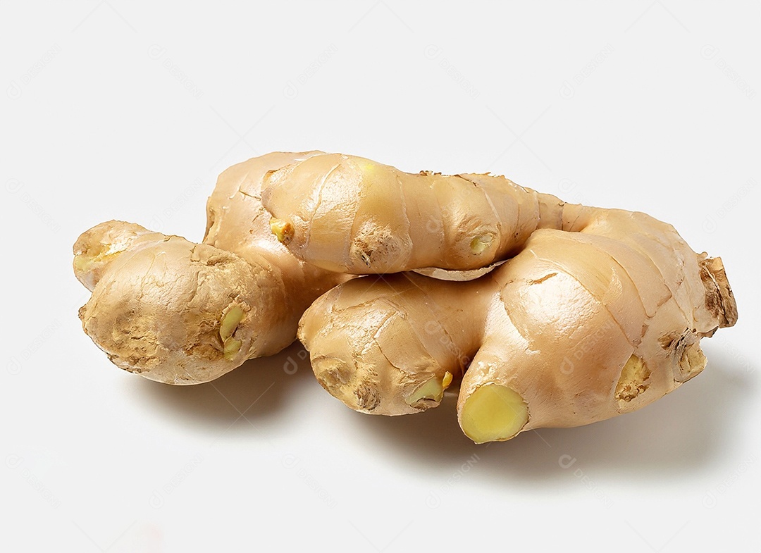 Gengibre em fundo branco