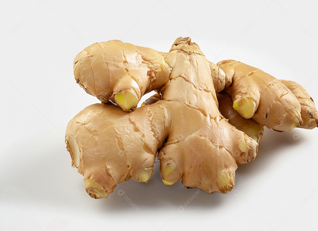Gengibre em fundo branco