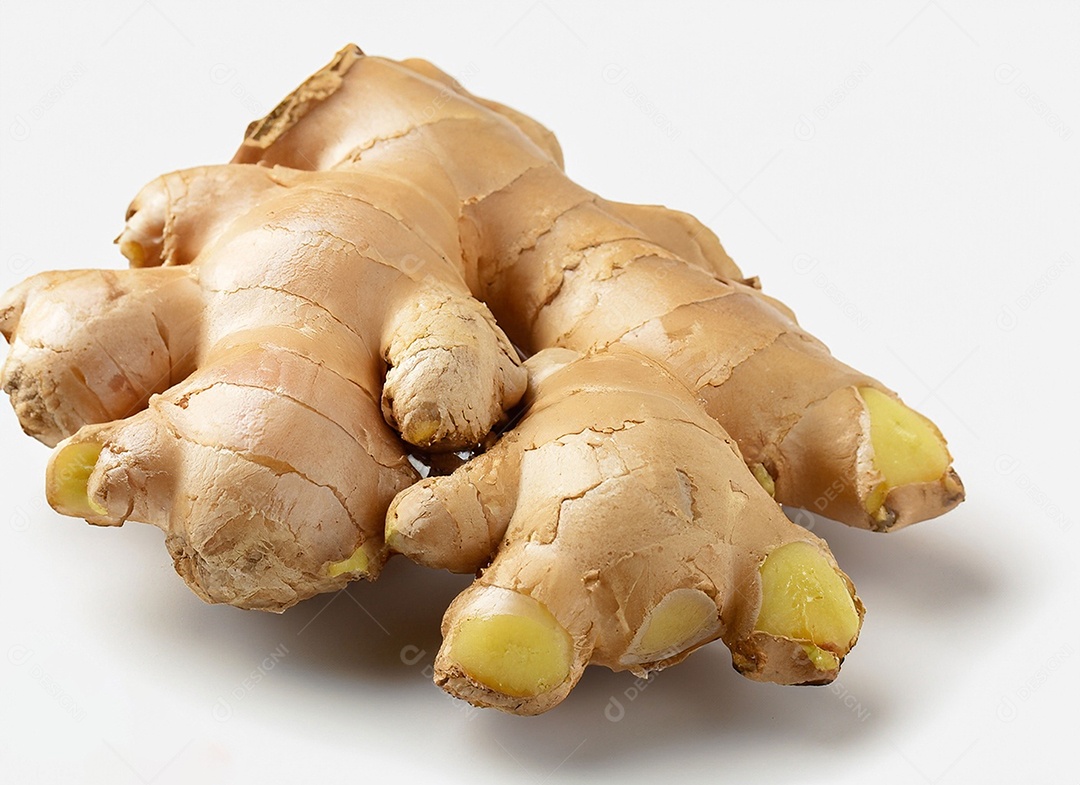 Gengibre em fundo branco