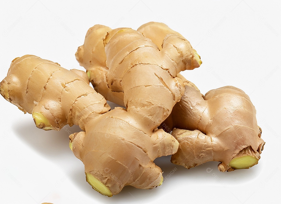 Gengibre em fundo branco