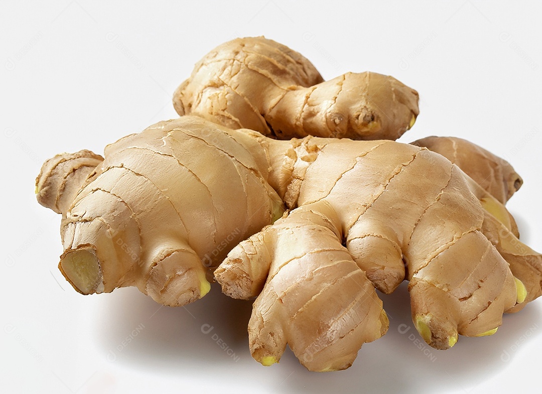 Gengibre em fundo branco