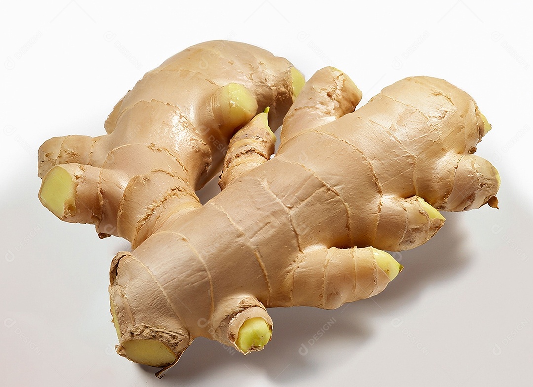 Gengibre em fundo branco