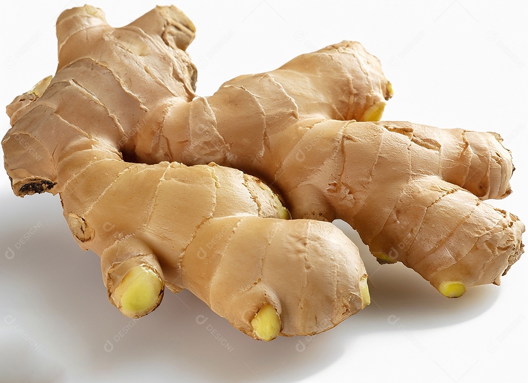 Gengibre em fundo branco