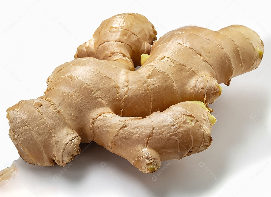 Gengibre em fundo branco