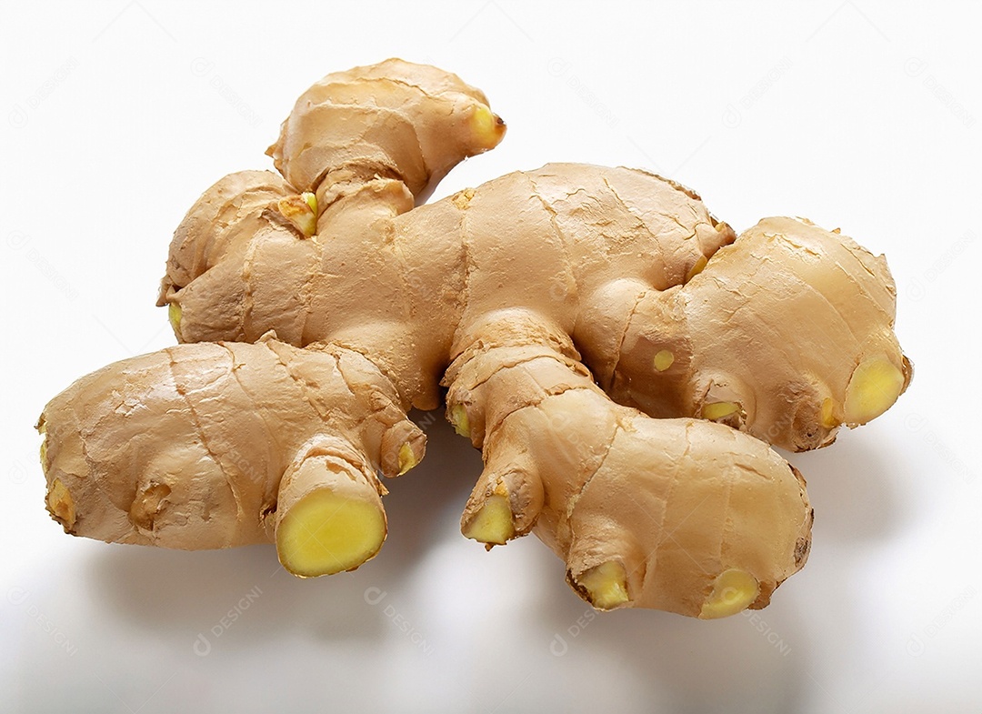 Gengibre em fundo branco