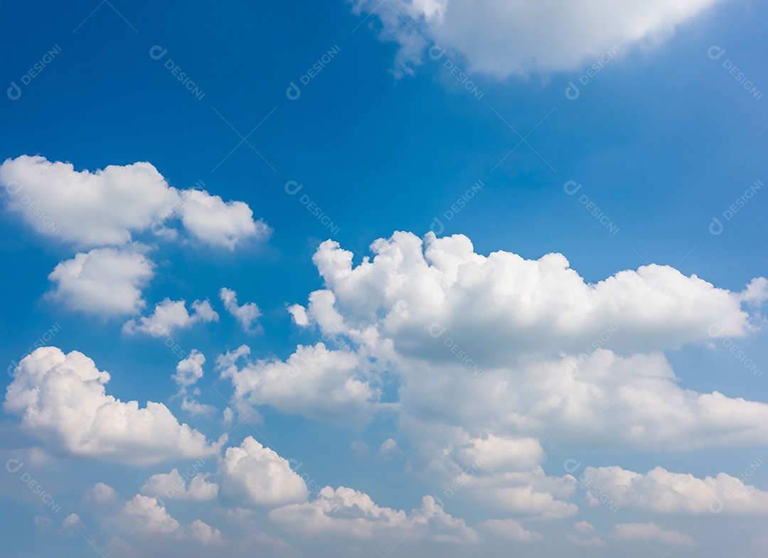 Nuvem branca no céu azul