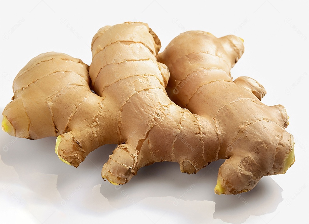 Gengibre em fundo branco