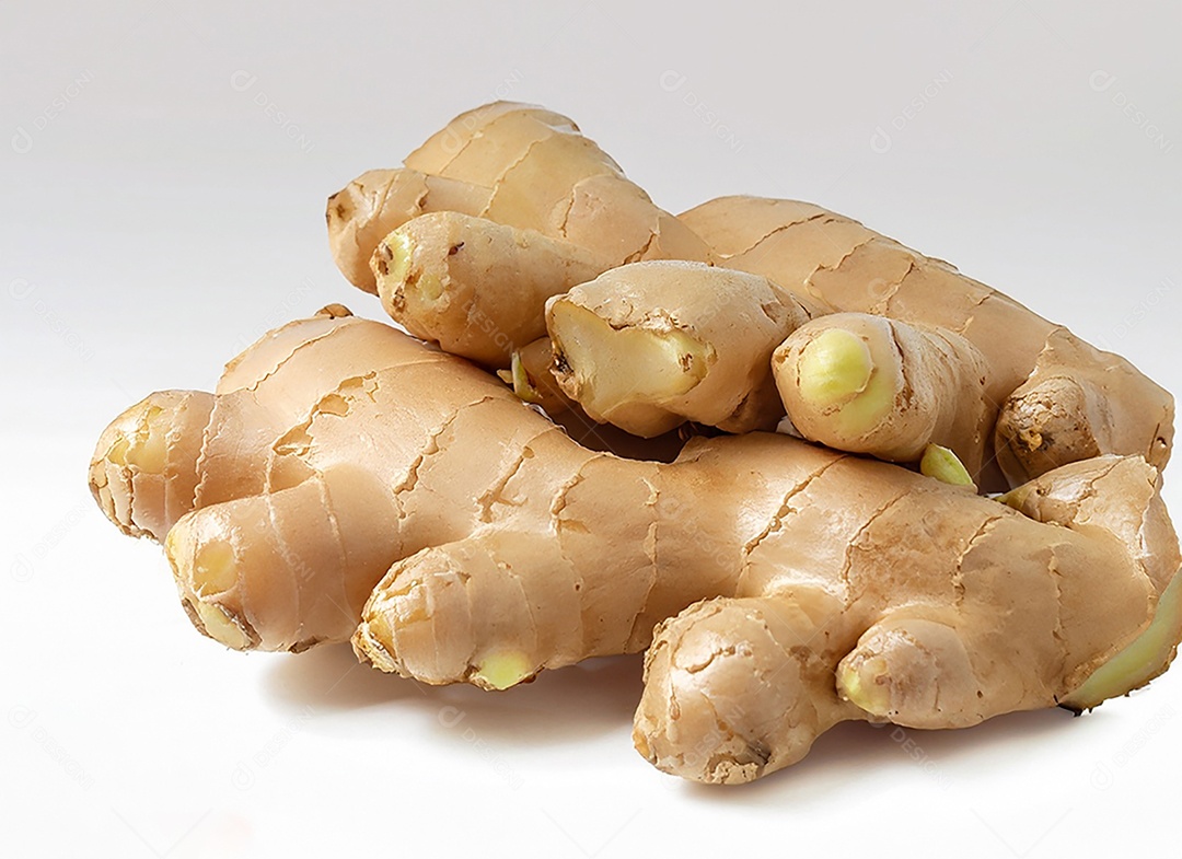 Gengibre em fundo branco