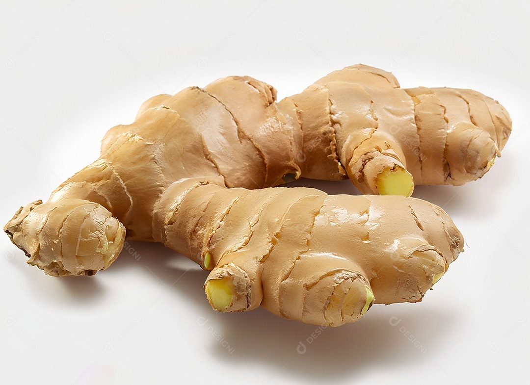 Gengibre em fundo branco