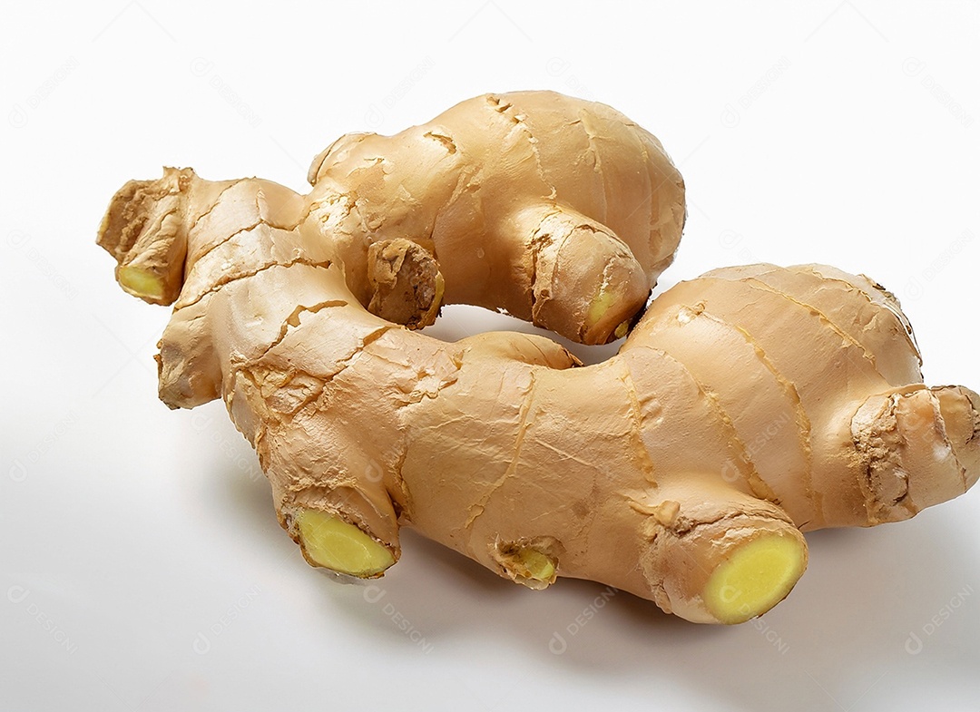 Gengibre em fundo branco