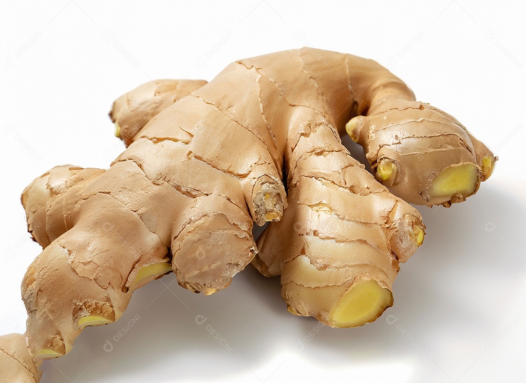 Gengibre em fundo branco