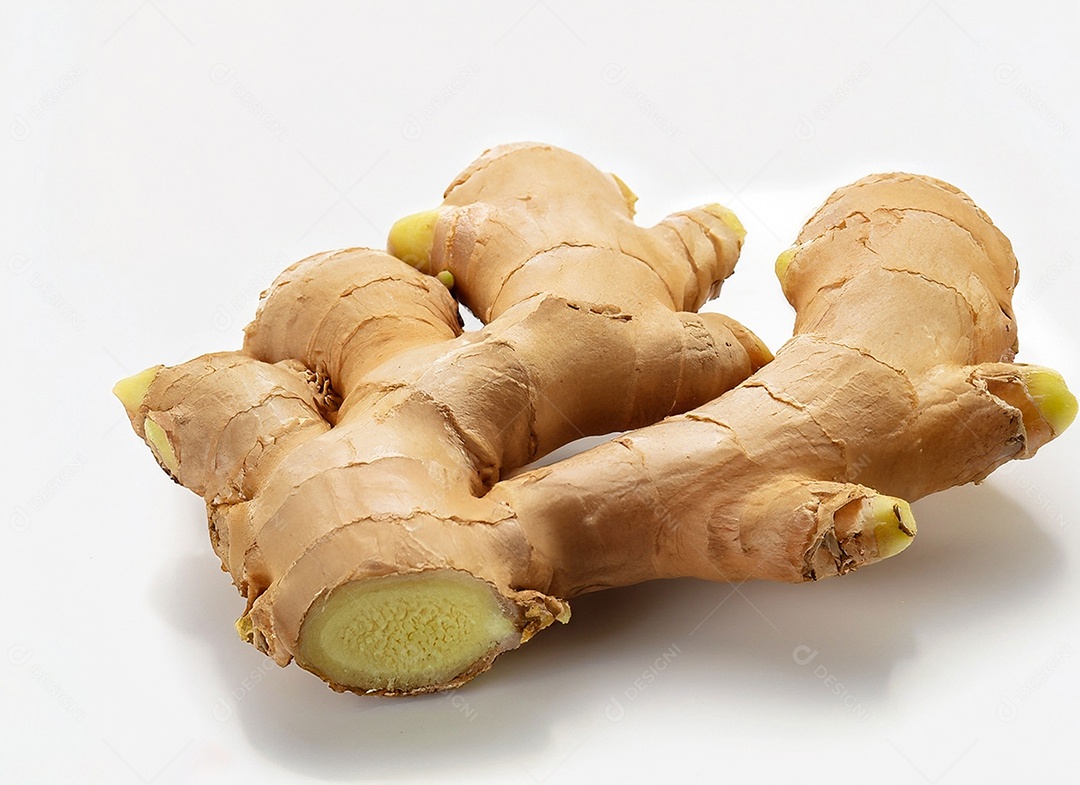 Gengibre em fundo branco