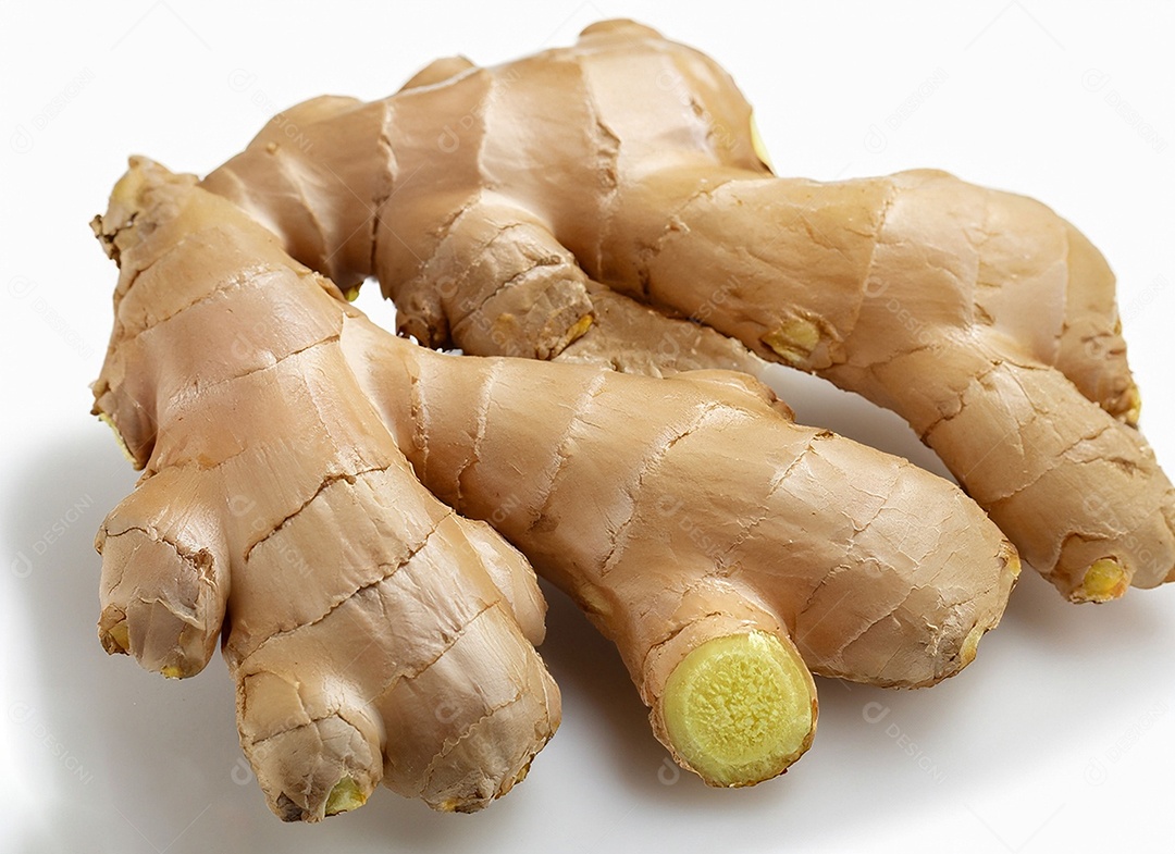 Gengibre em fundo branco