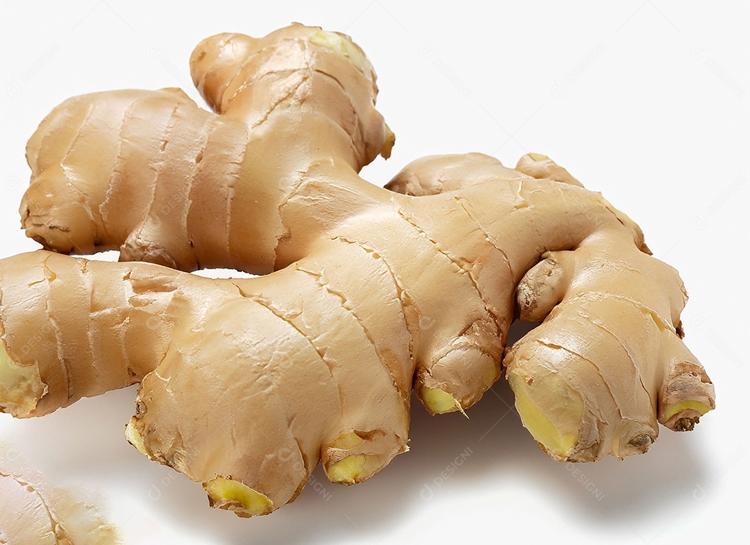 Gengibre em fundo branco