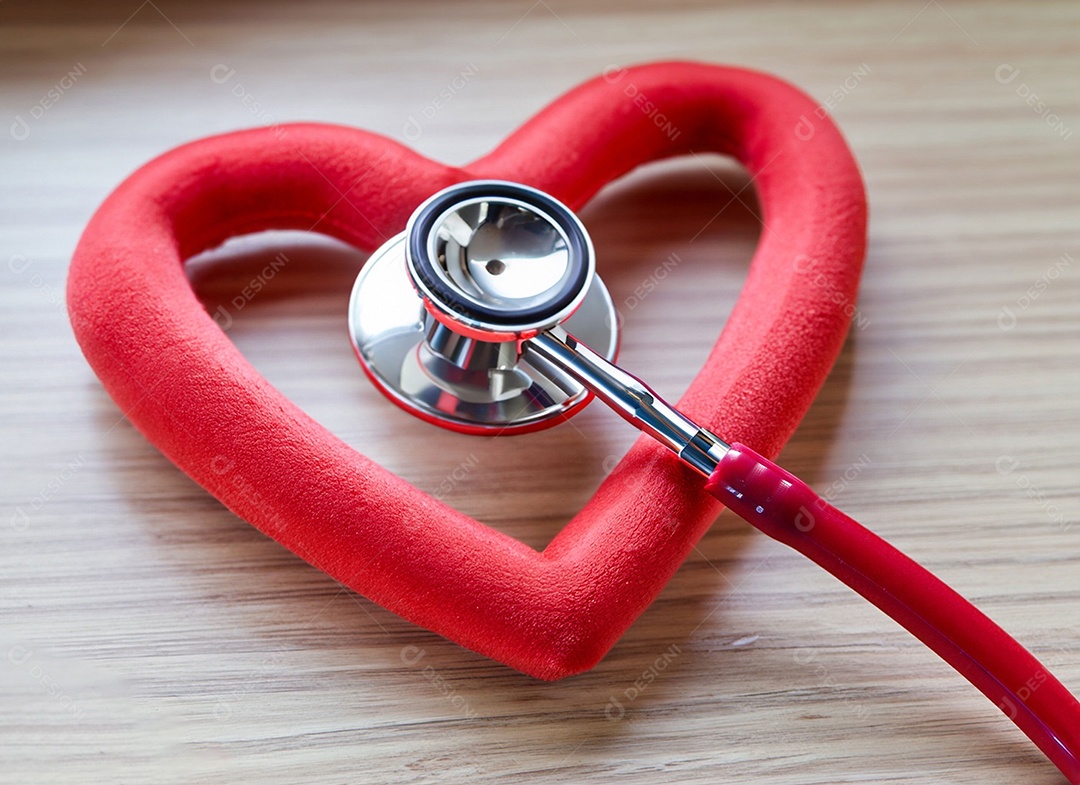 Estetoscópio com coração vermelho