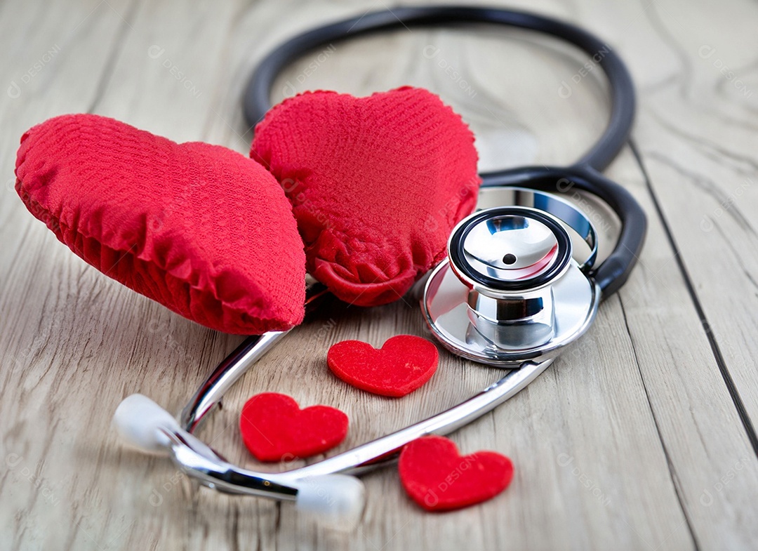 Estetoscópio com coração vermelho