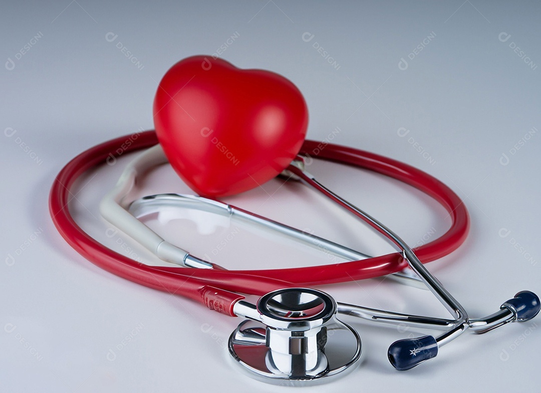 Estetoscópio com coração vermelho