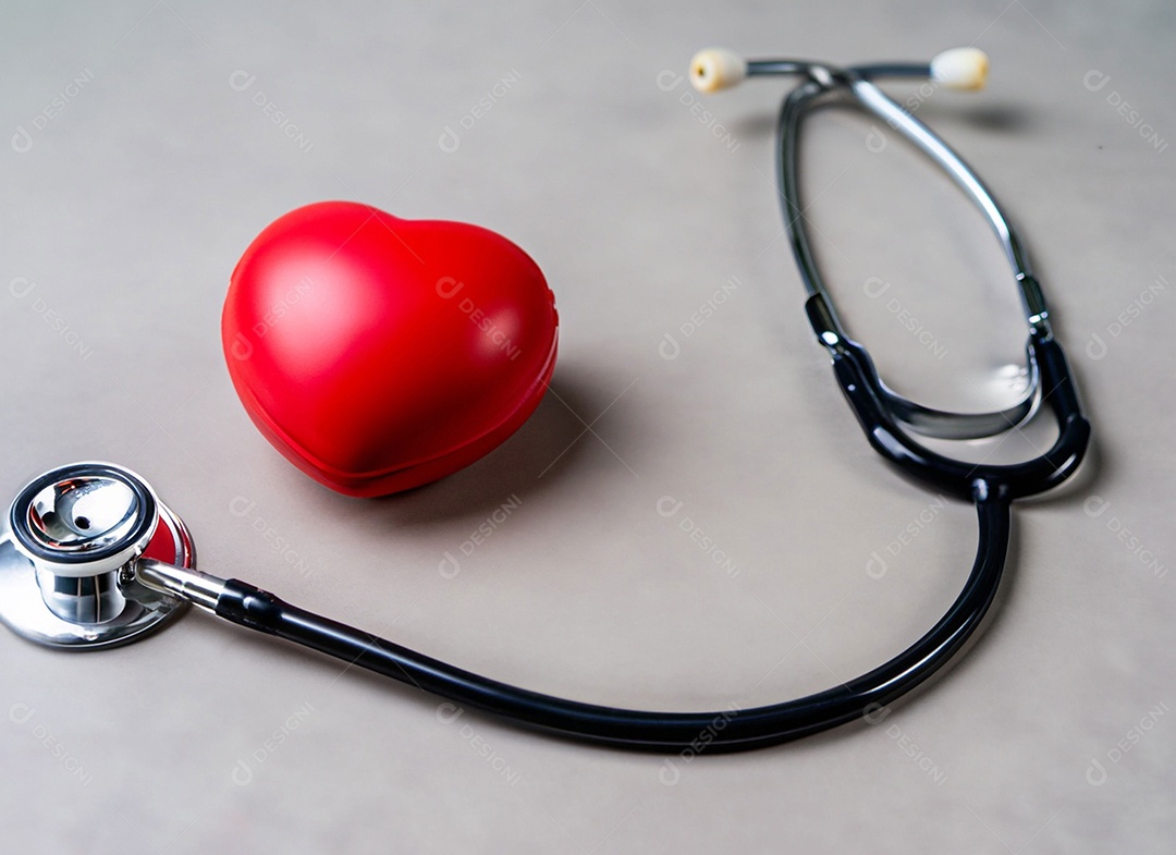Estetoscópio com coração vermelho