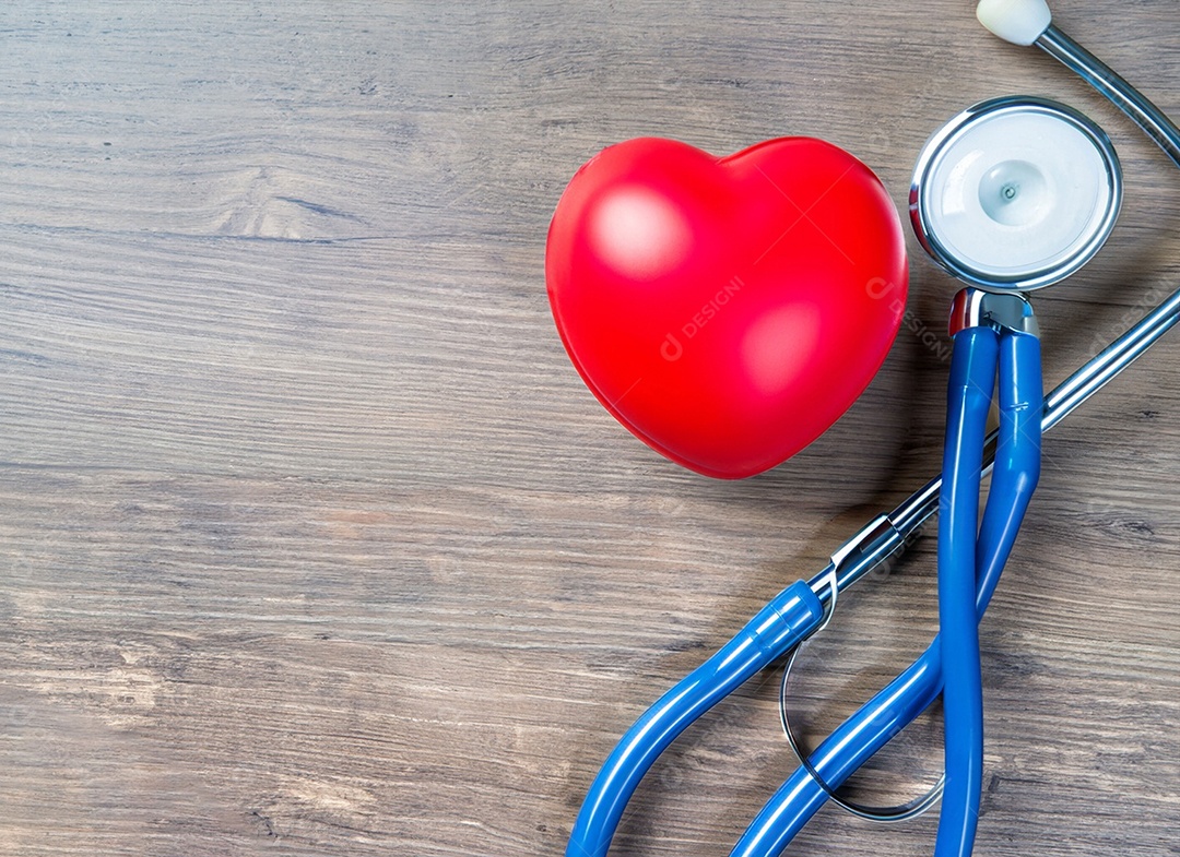 Estetoscópio com coração vermelho