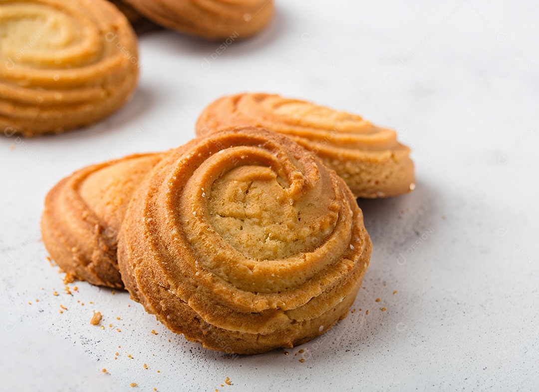 Biscoitos De Manteiga Em Fundo Branco