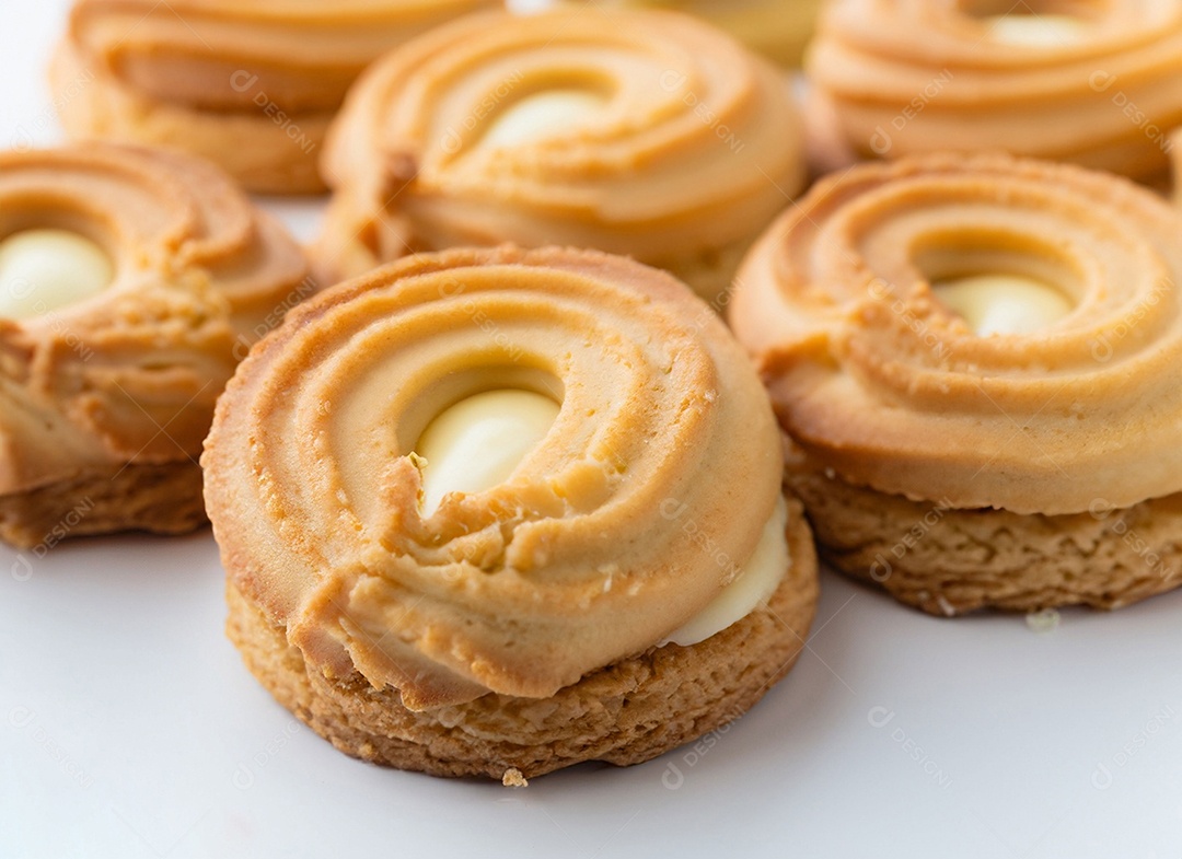 Biscoitos De Manteiga Em Fundo Branco