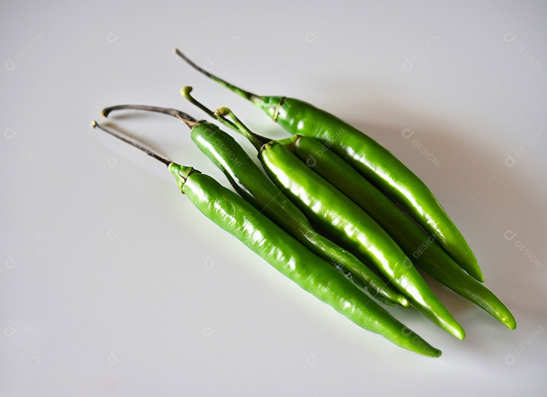 Pimentão Verde Em Fundo Branco