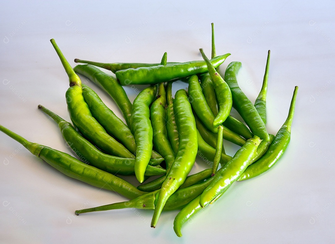 Pimentão Verde Em Fundo Branco