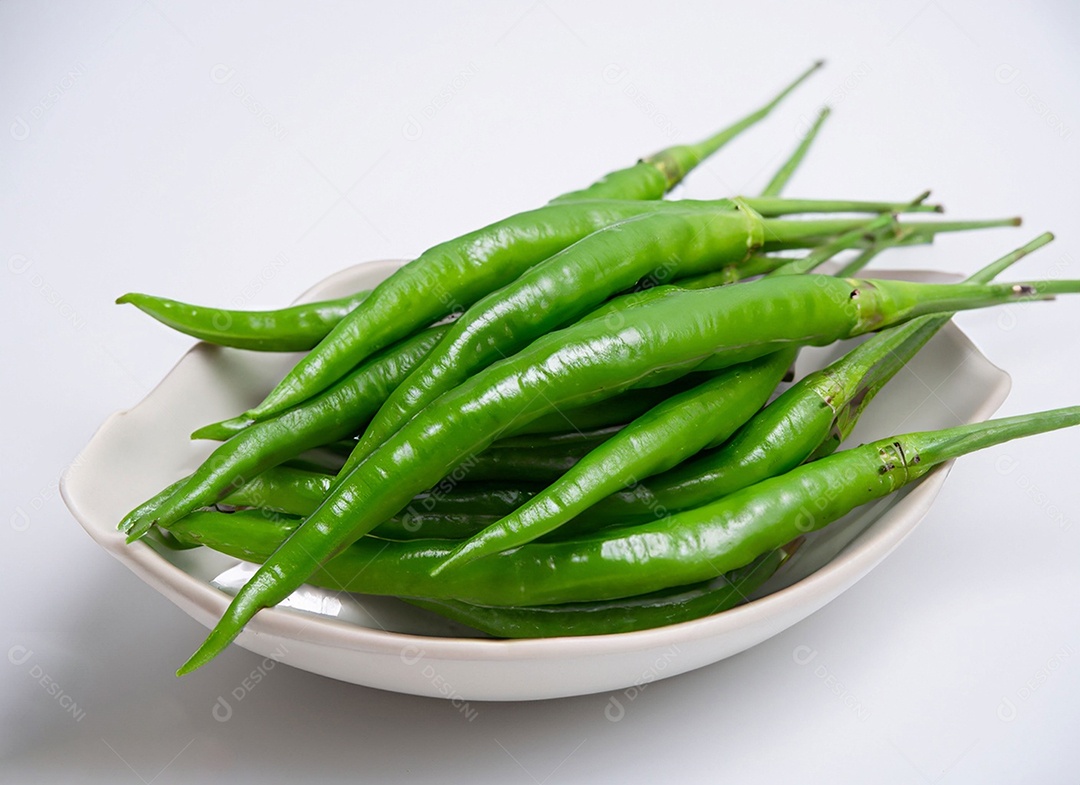 Pimentão Verde Em Fundo Branco