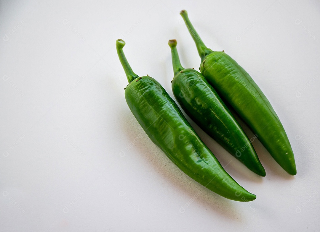 Pimentão Verde Em Fundo Branco
