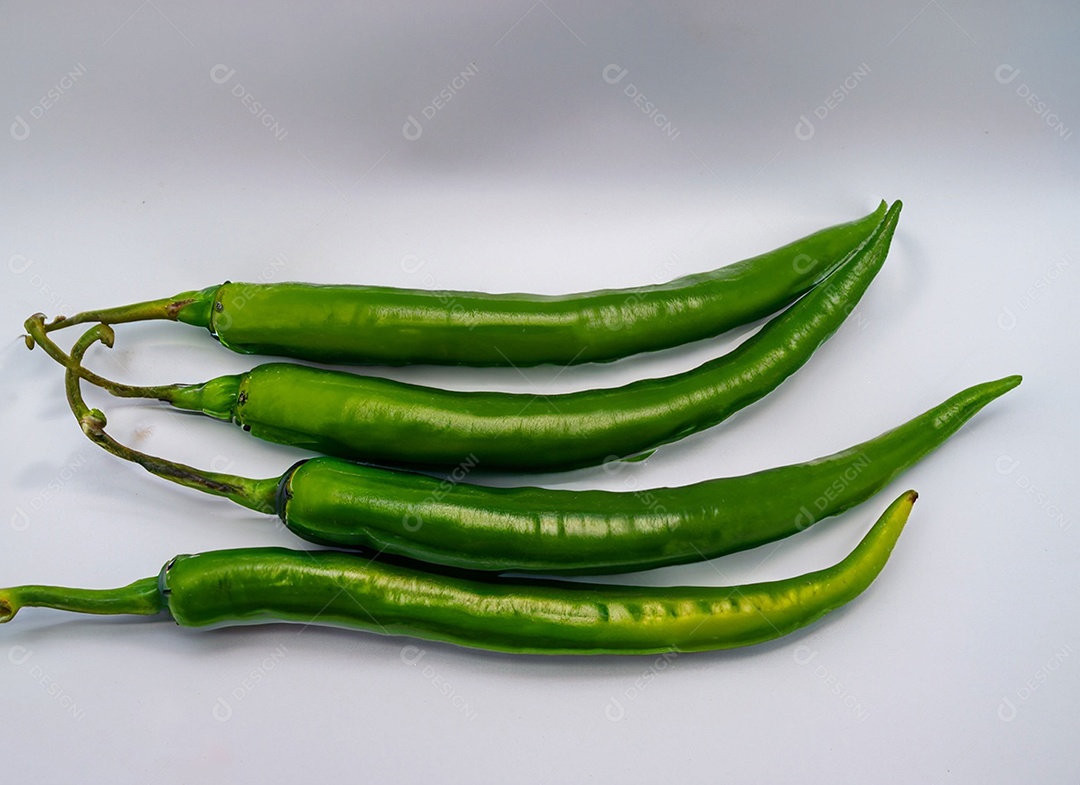 Pimentão Verde Em Fundo Branco
