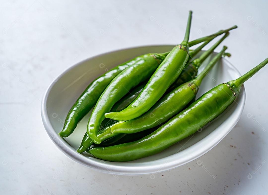 Pimentão Verde Em Fundo Branco