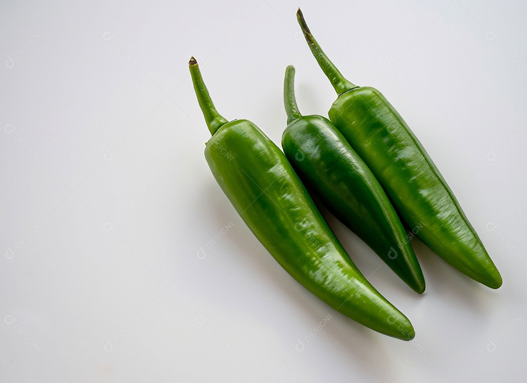 Pimentão Verde Em Fundo Branco
