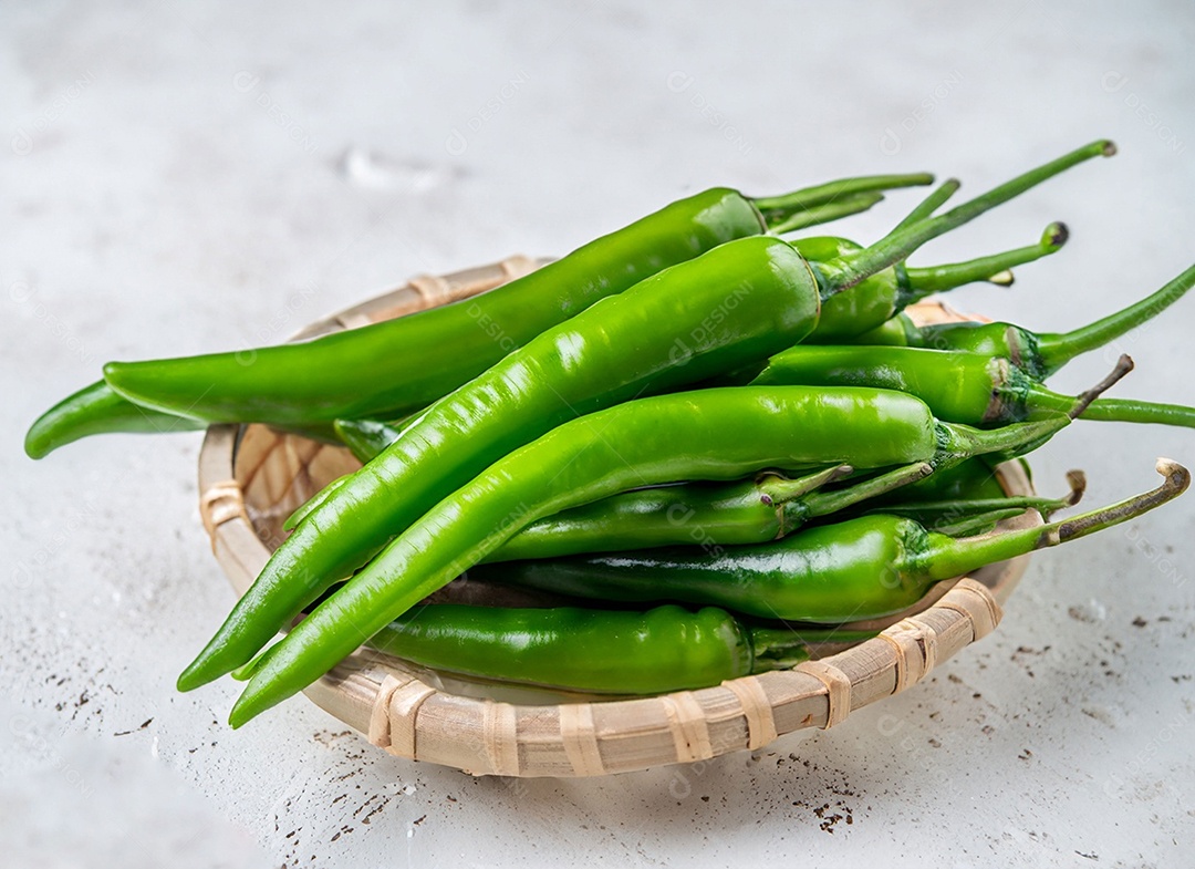 Pimentão Verde Em Fundo Branco
