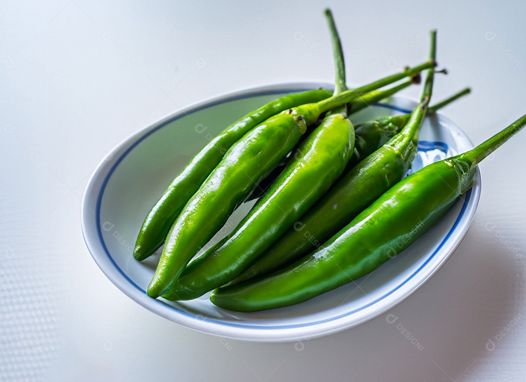 Pimentão Verde Em Fundo Branco