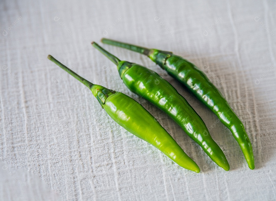 Pimentão Verde Em Fundo Branco