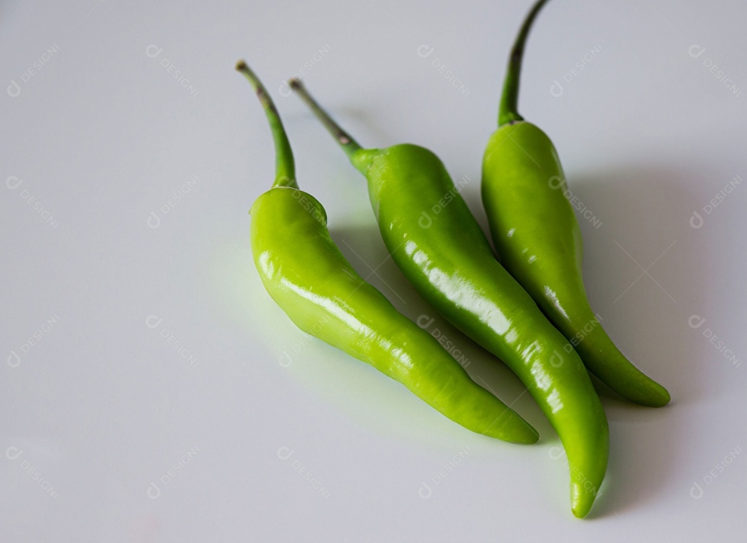 Pimentão Verde Em Fundo Branco