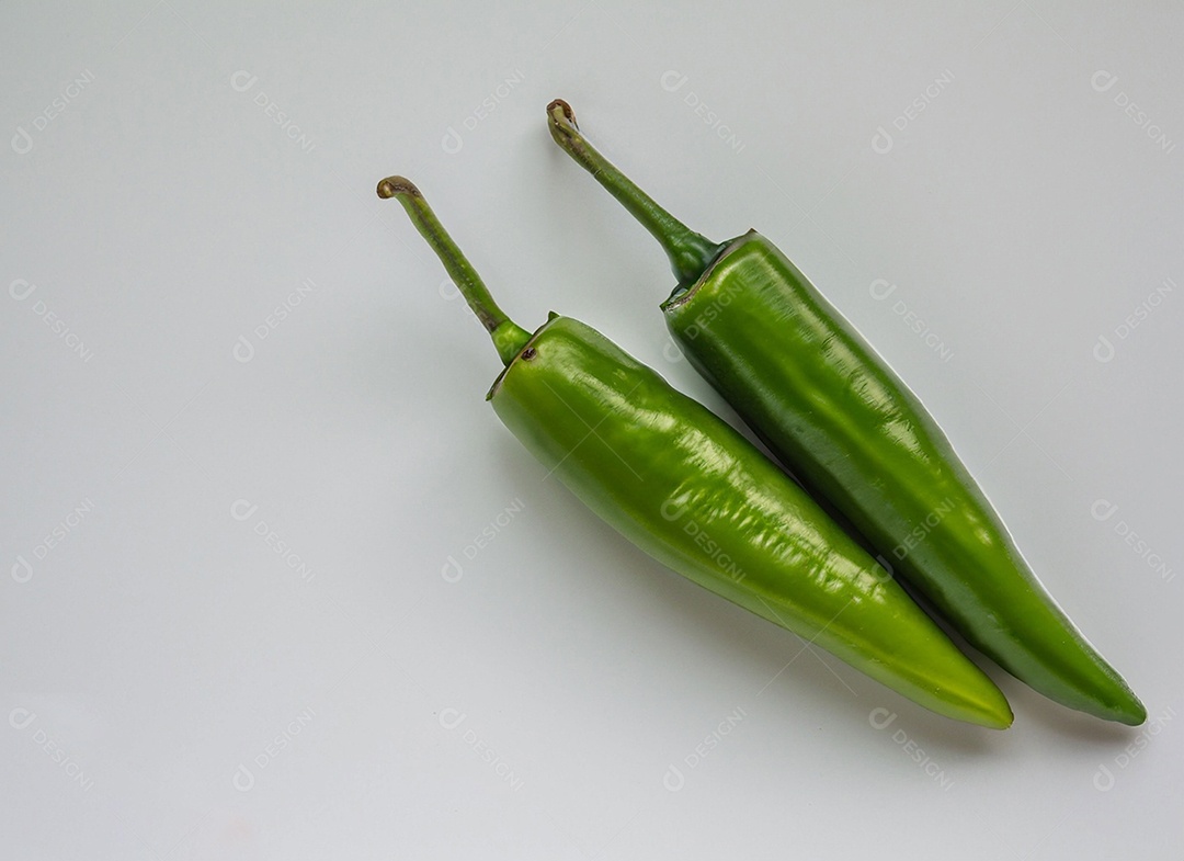 Pimentão Verde Em Fundo Branco