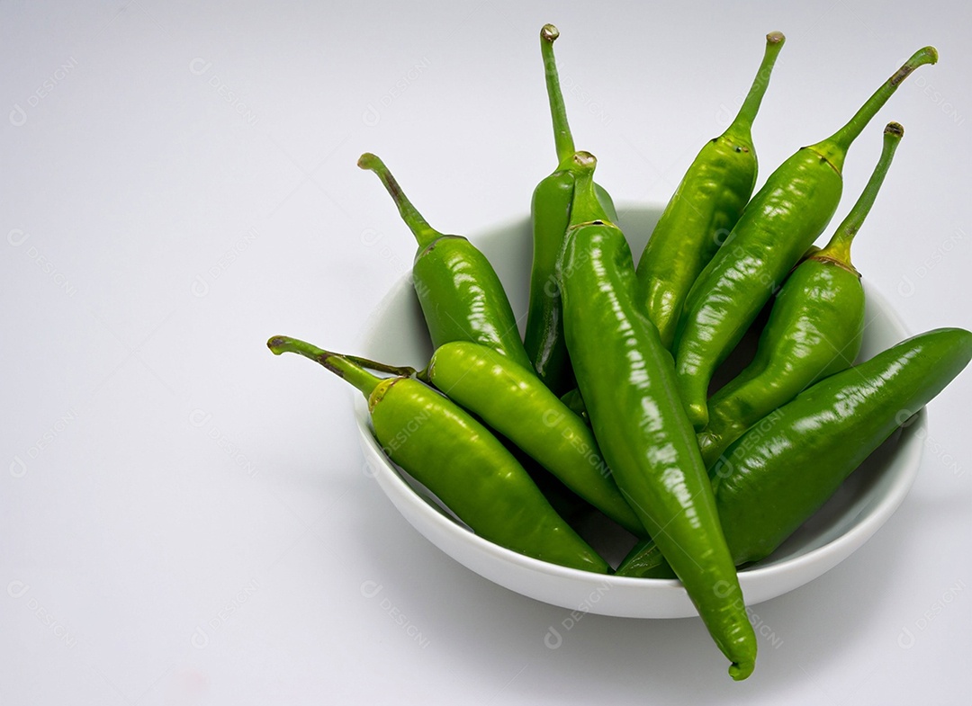 Pimentão Verde Em Fundo Branco