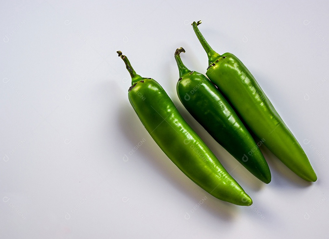 Pimentão Verde Em Fundo Branco